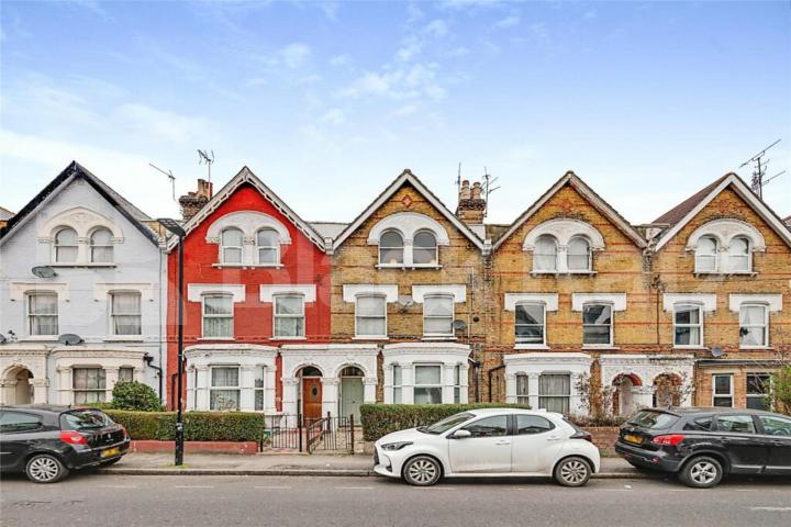 A fantastic and spacious five-bedroom mid-terrace house Hermitage Road, Harringay